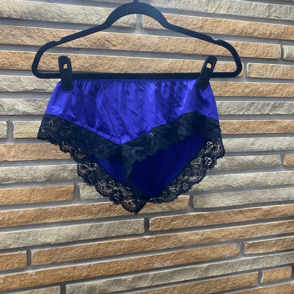 Medium satin lace sleep set - Picture 7 of 9